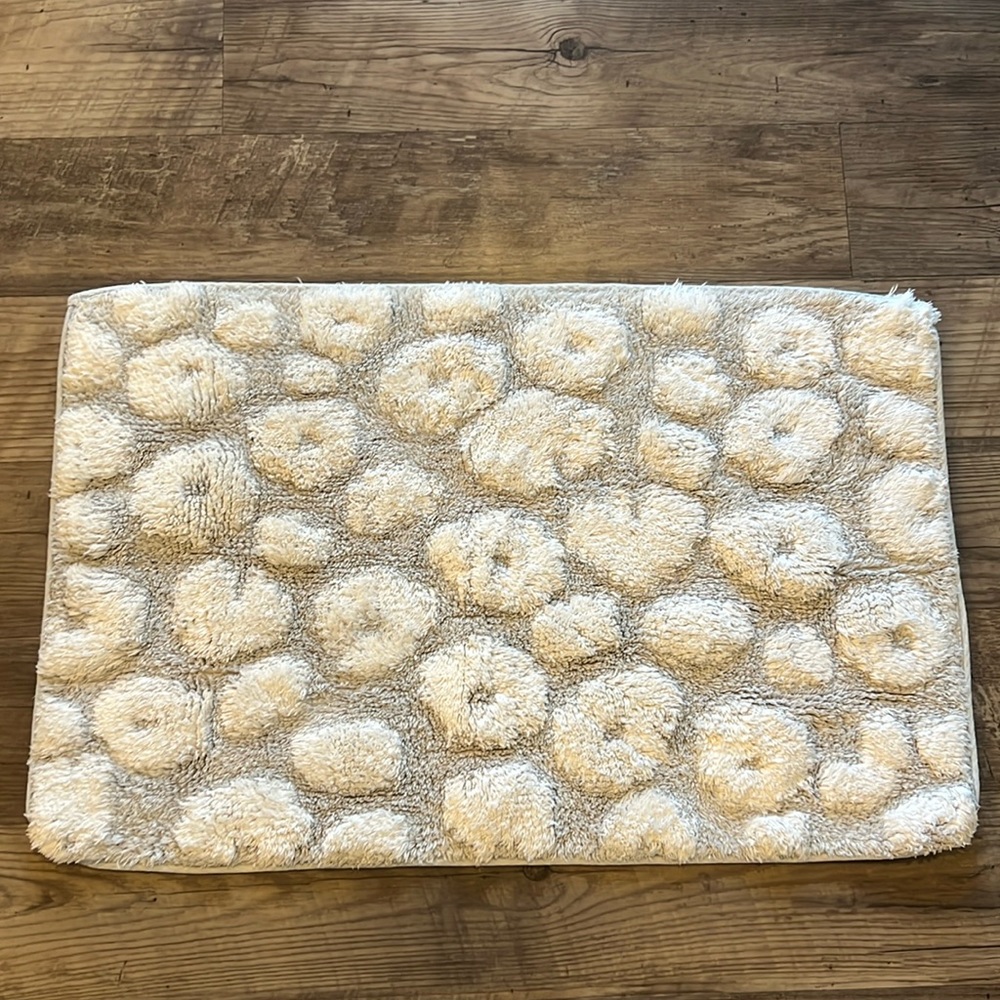 Leopard bathroom rug